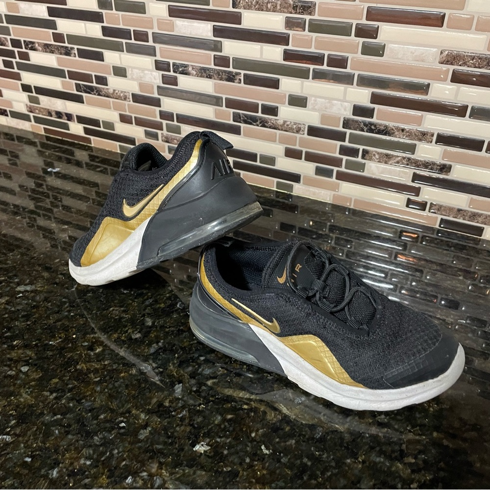 Nike Air Max Motion 2 Youth Size 13C